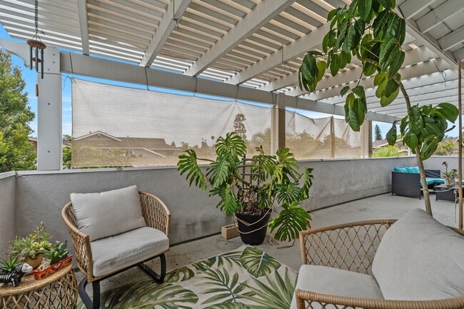 Building Photo - Stunning completely renovated home in Tustin