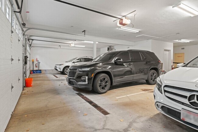 Building Photo - 6 Ashland St