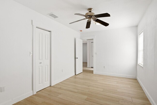 Building Photo - Remodeled 3/1 Home