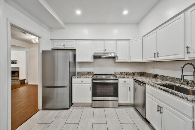Building Photo - 12883 Cara Dr