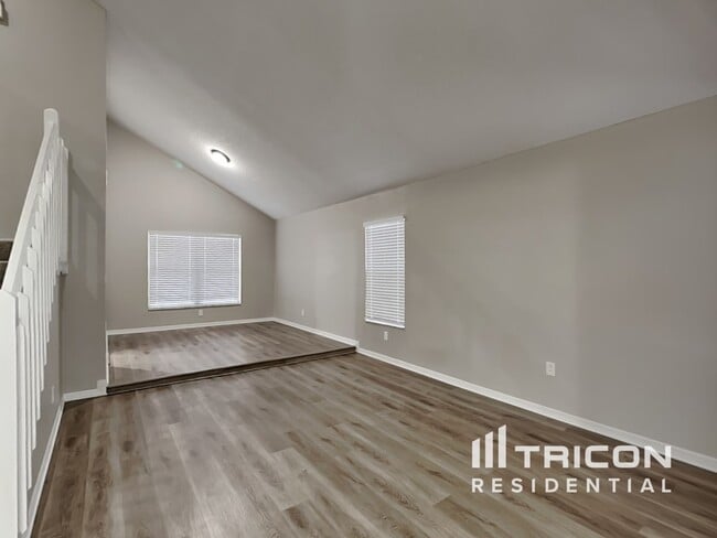 Building Photo - 15130 Heathridge Dr