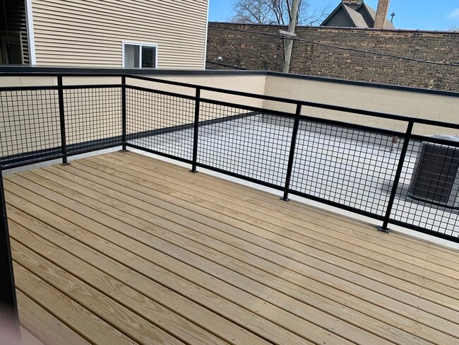 Building Photo - 4555 N Ravenswood Ave