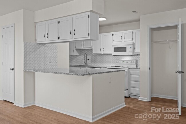 Building Photo - 6203 Rosecroft Dr
