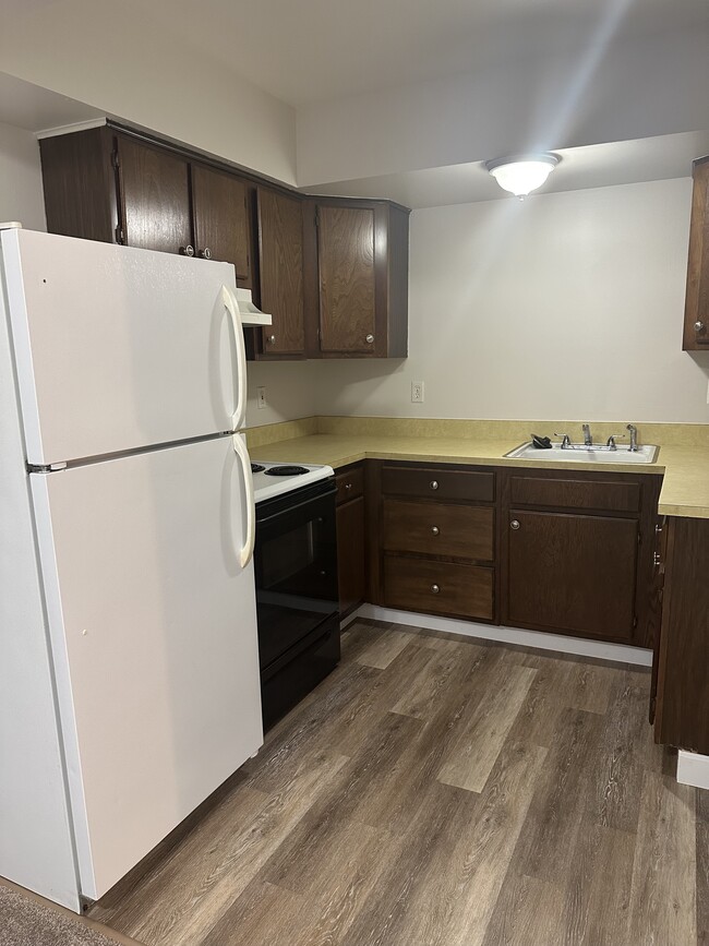 Building Photo - Worthington Court Apartments