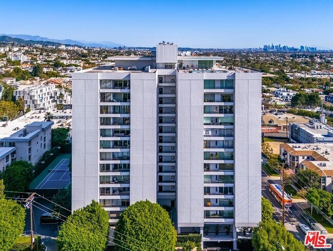 Building Photo - 1100 Alta Loma Rd