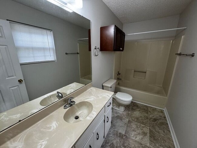 Building Photo - Townhome with attached garage near Tech Corridor and Research Park