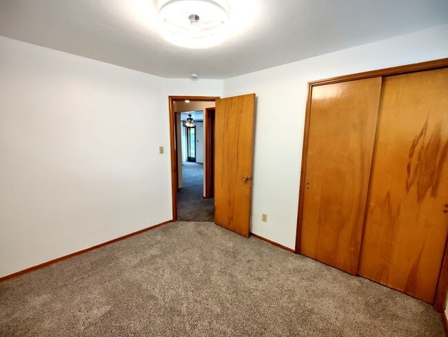 Building Photo - *Updated & Charming 2BD/2BA Single Family ...