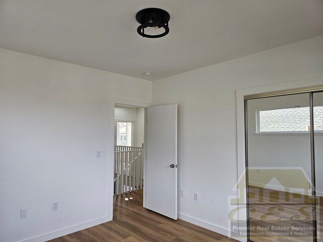 Building Photo - Modern Elegance Meets Timeless Charm – 4 b...