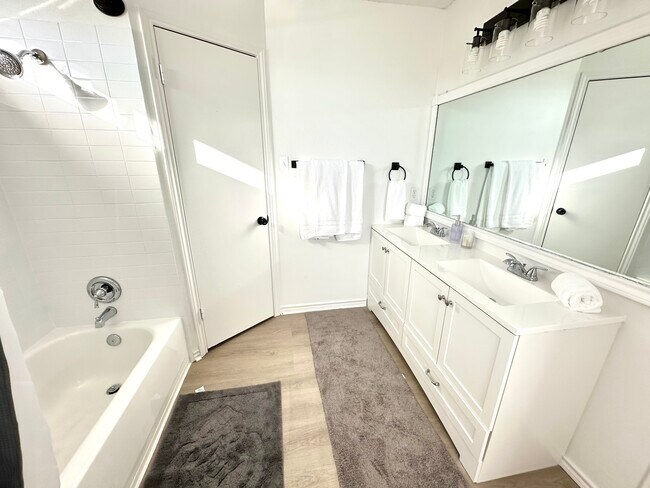 Building Photo - 2623 Gwendolyn Ln