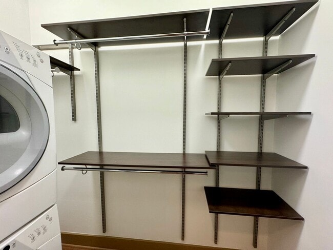 Building Photo - 641 Walnut St