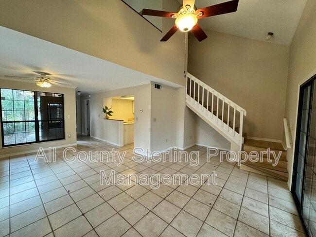 Building Photo - 812 SW 55th Terrace