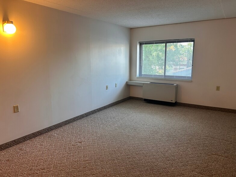 Building Photo - 130 Walnut St