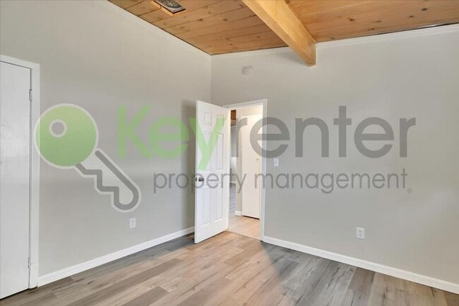 Building Photo - 1127 Rood Ave