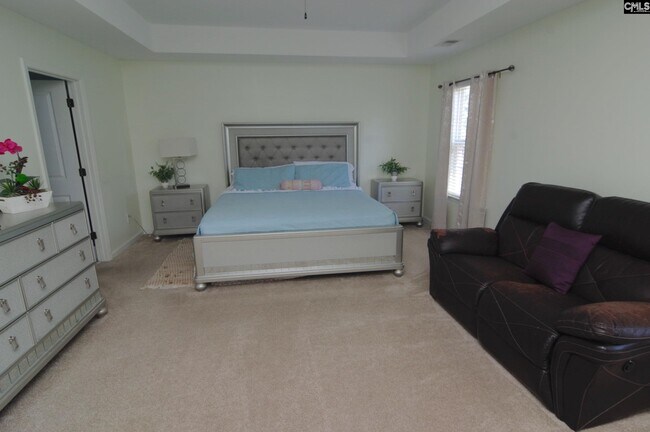 Building Photo - 212 Glossy Green Ln