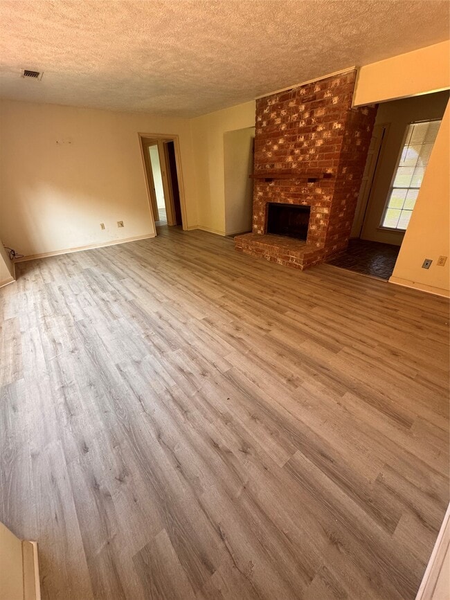 Building Photo - 3400 Coachman Dr