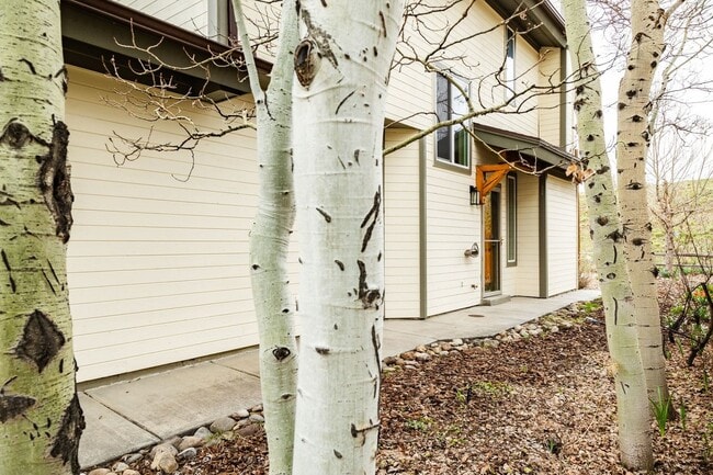 Building Photo - Blackhawk Station Comfortable 3-Bed