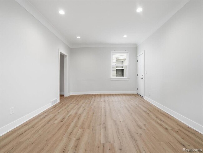 Building Photo - 146 E Hazelhurst St