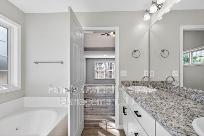 Building Photo - 123 Thousand Oaks Cir