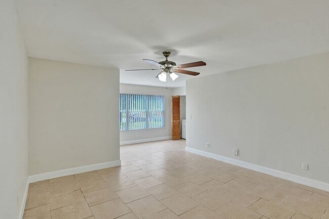 Building Photo - 12650 Vista Isles Dr