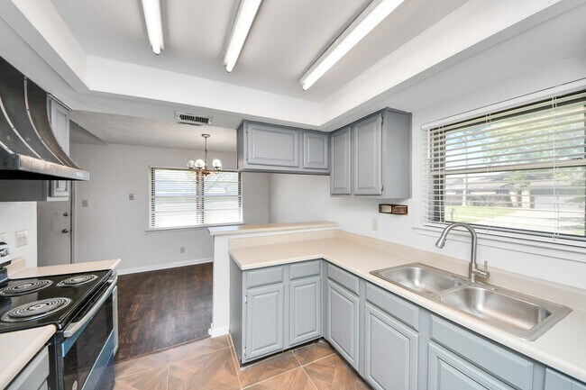 Building Photo - 14802 Scotter Dr