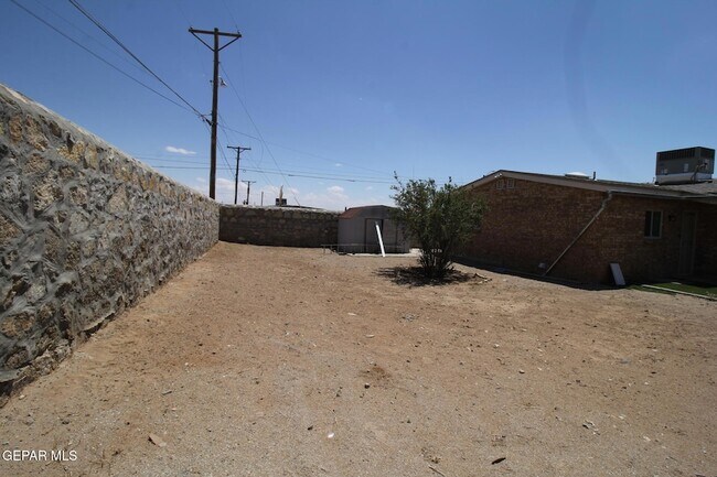 Building Photo - 2529 Jackson Ave