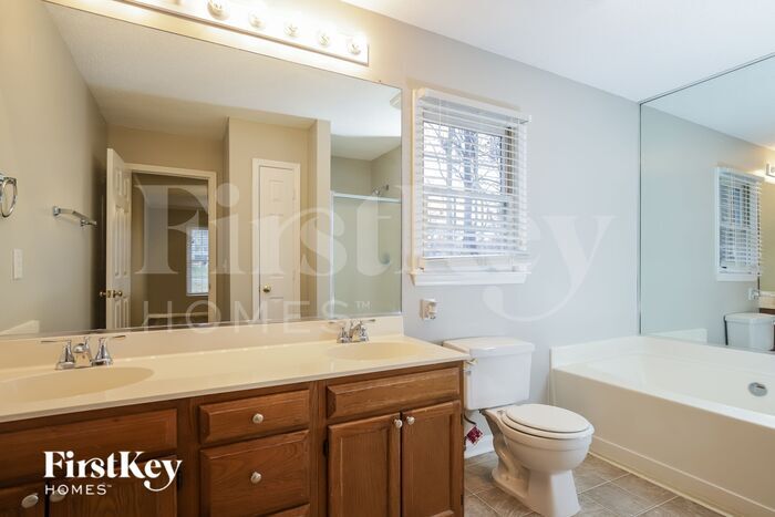 Building Photo - 120 Crestway Ct