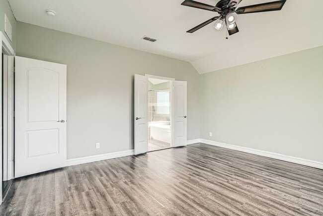 Building Photo - 3404 Glendale Ln
