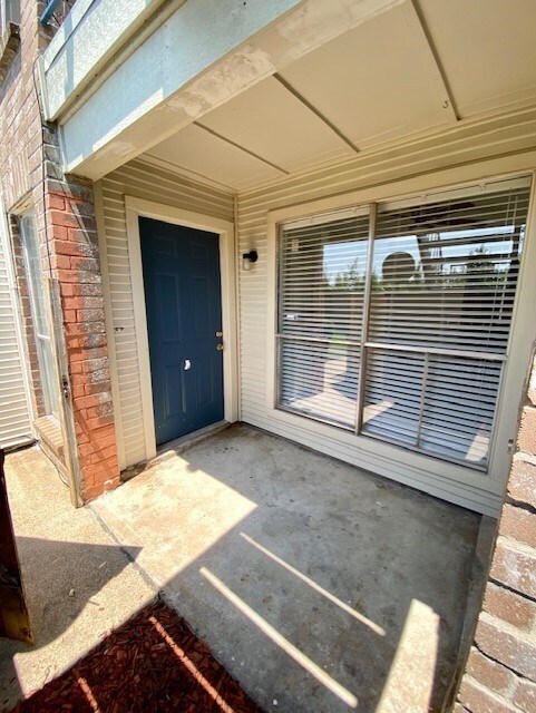 Building Photo - 3900 Woodchase Dr