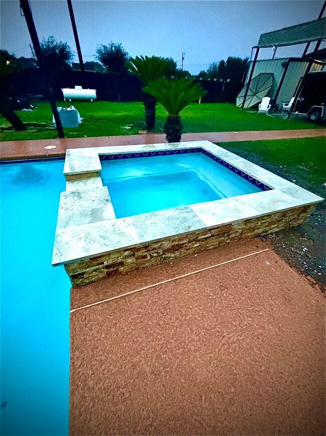 Building Photo - 1422 Seminole Valley Dr