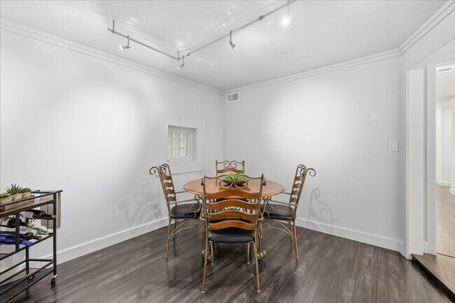 Building Photo - 2263 Briarcliff Dr