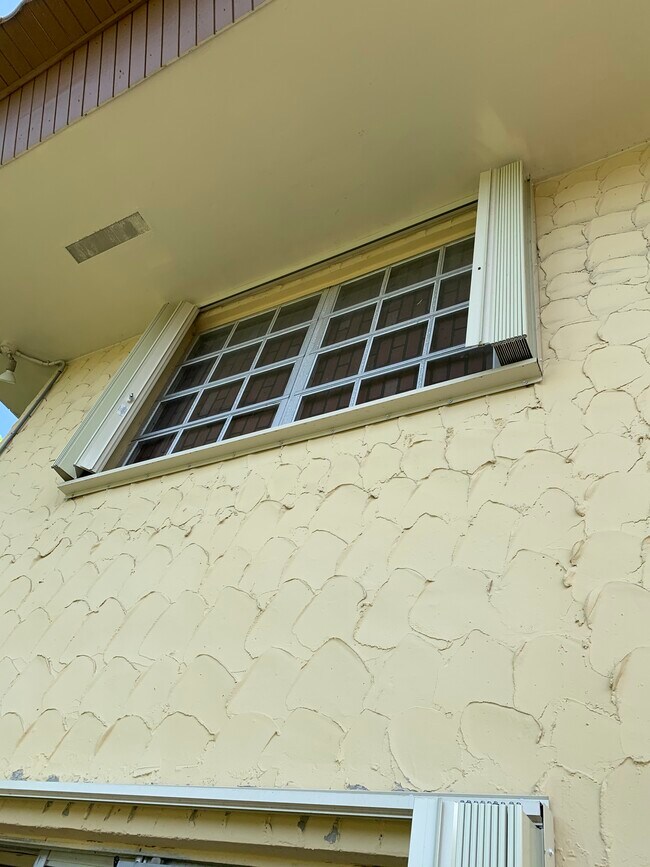 Building Photo - 8650 SW 109th Ave