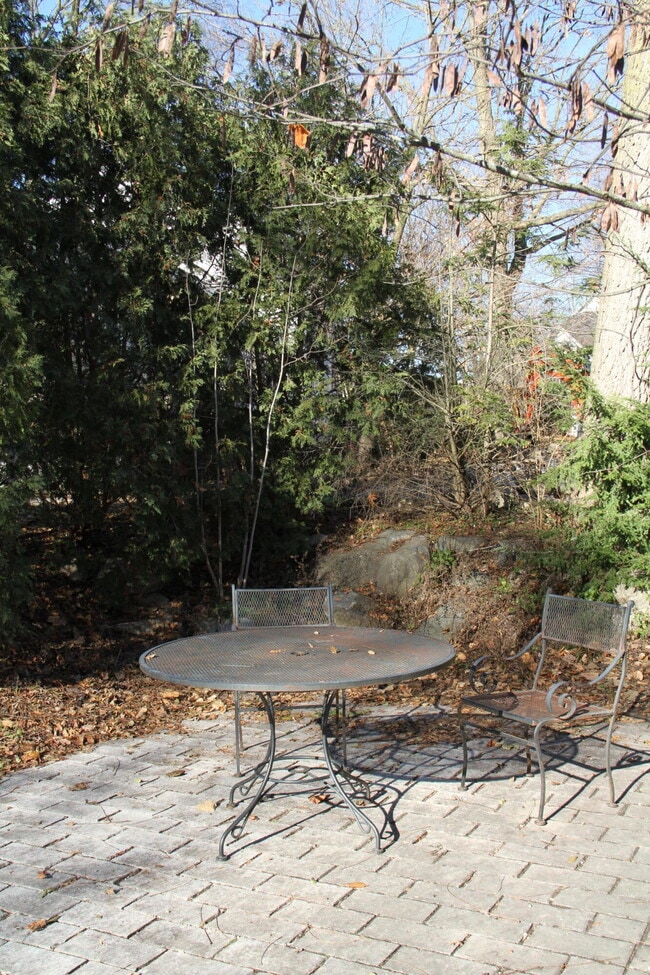 Building Photo - 310 2nd St