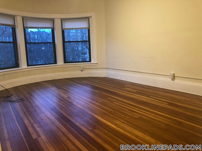 Building Photo - 1463 Beacon St