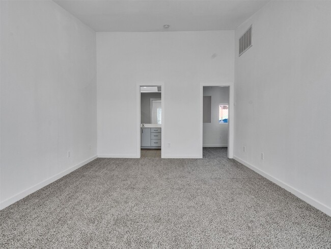 Building Photo - 6935 Yellowstone Way Dr