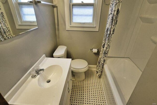 Building Photo - Fantastic 2bd/1ba home! Coming soon!