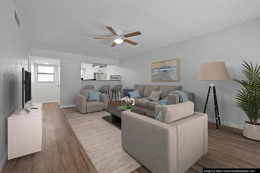 Building Photo - 10028 Royal Ln