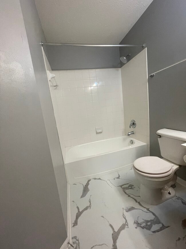 Master Bathroom - 1409 Pangbourne Way