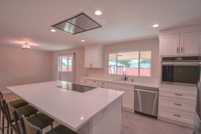 Building Photo - 9501 Arvilla Ave NE