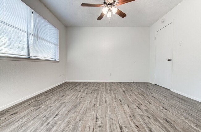 Building Photo - 2900 Jadewood Ct