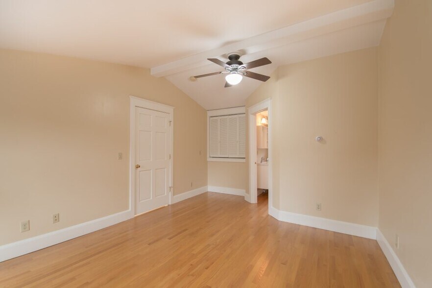 Building Photo - 51 Kingston Ave