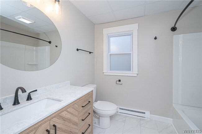 Building Photo - 2148 Main St