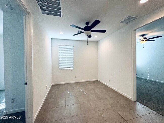 Building Photo - 12647 W Country Club Trail