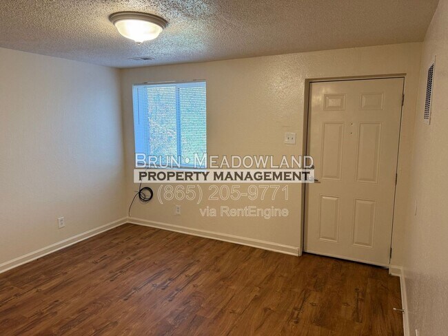 Building Photo - 436 E Red Bud Rd