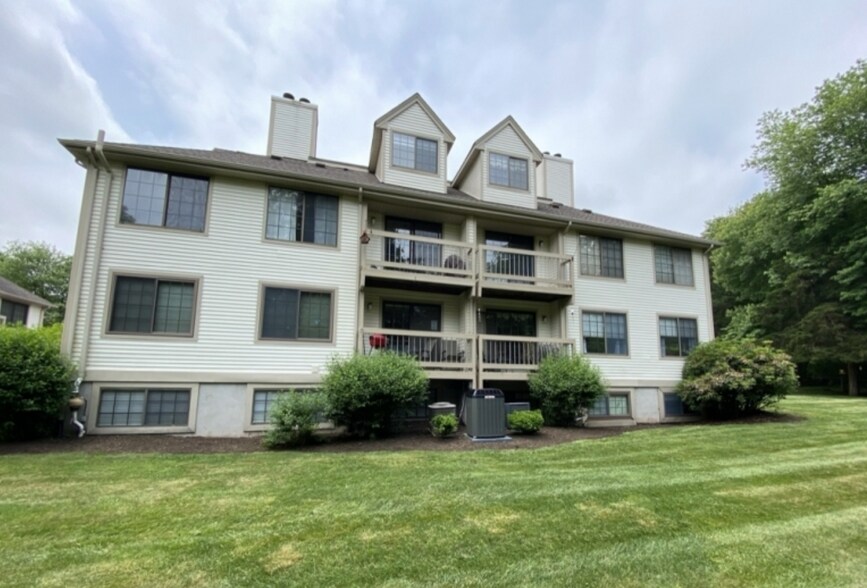 Building Photo - 2605 Hemlock Pl