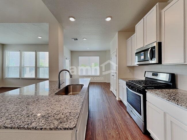 Building Photo - 2734 Lillybrook Ln