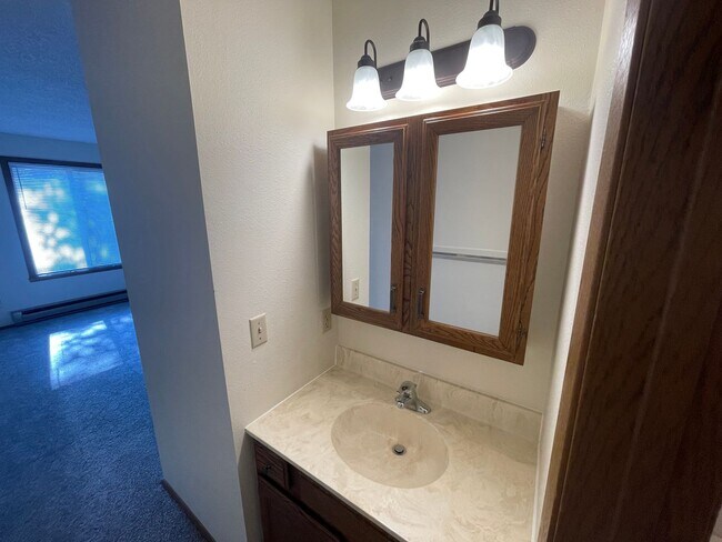 Building Photo - Very spacious 2 bed, 2 bath 4-plex unit lo...