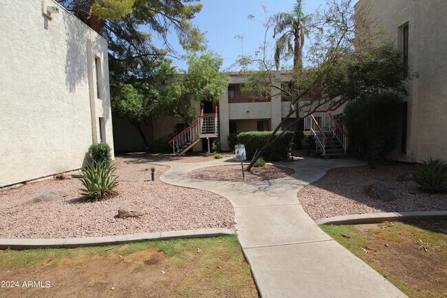 Building Photo - 3119 W Cochise Dr