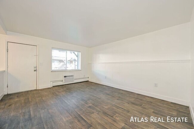 Building Photo - 132 W Ida Ave