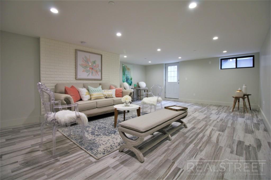 Building Photo - Stunning 2 BED w/ Balcony in Bushwick!