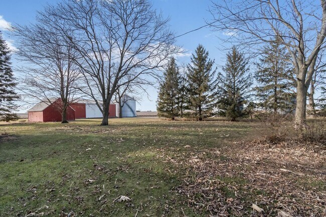 Building Photo - UNIQUE ACREAGE!!  4 Bedroom, 2 Bathroom House in Ames